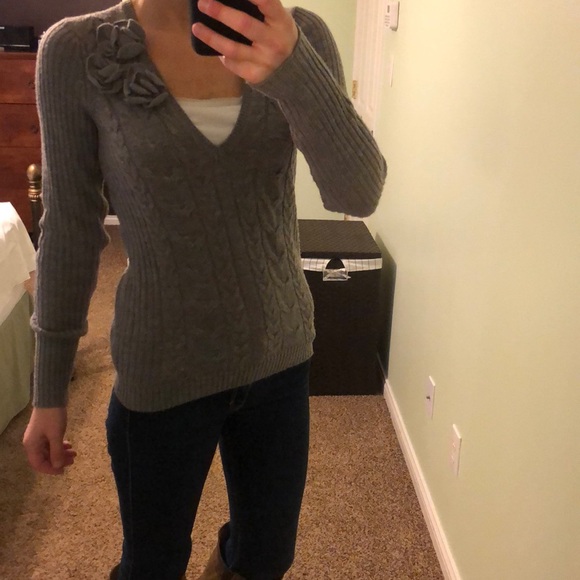 The Limited Gray sweater medium - Picture 9 of 10